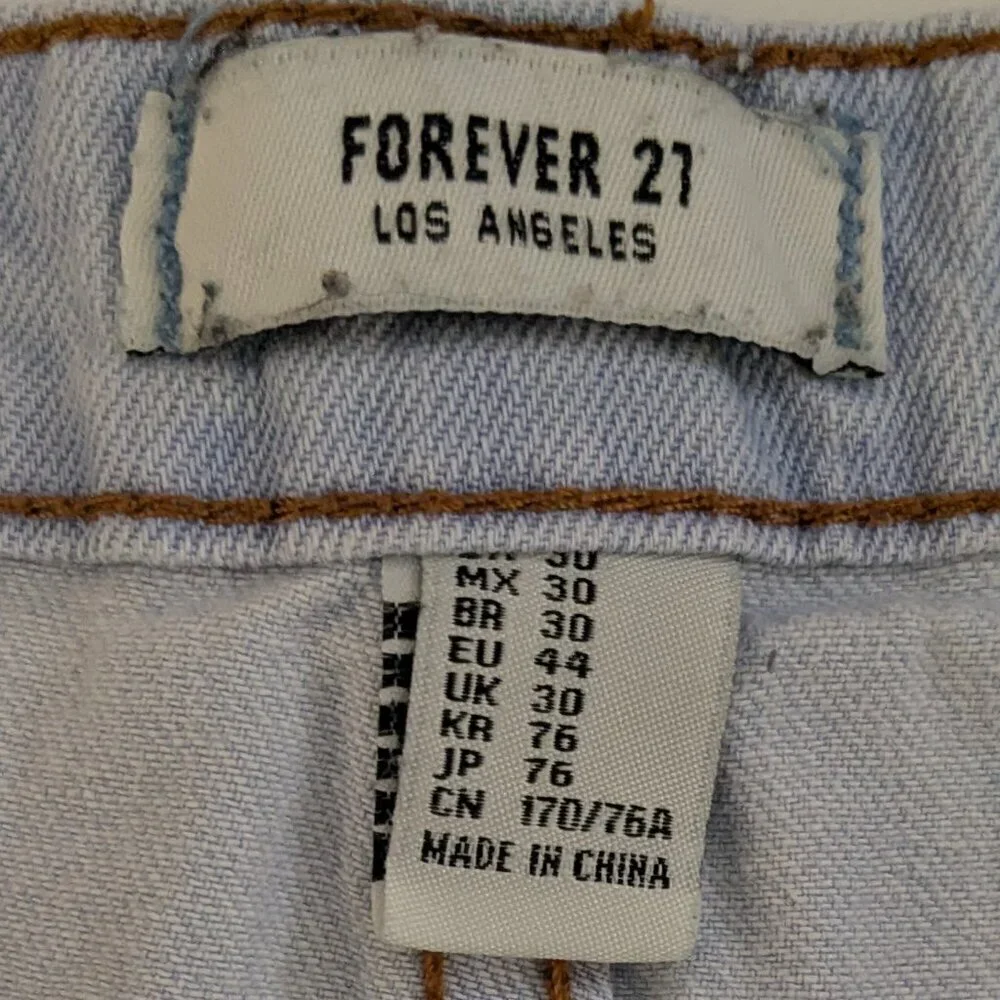 FOREVER 21 Light Blue Denim Mid-Rise Cuffed 2 Inch Shorts; Size 30